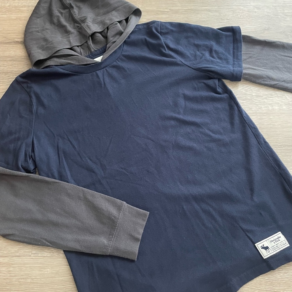 3/$30 | Abercrombie Kids | Layered Long Sleeve Hooded T-Shirt | Boys 15-16